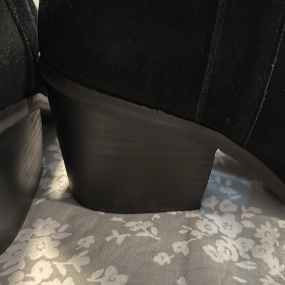 Toms Black Women’s Suede Ankle Booties SOLD OUT with Heel Support CUTE size 9 - Picture 11 of 17